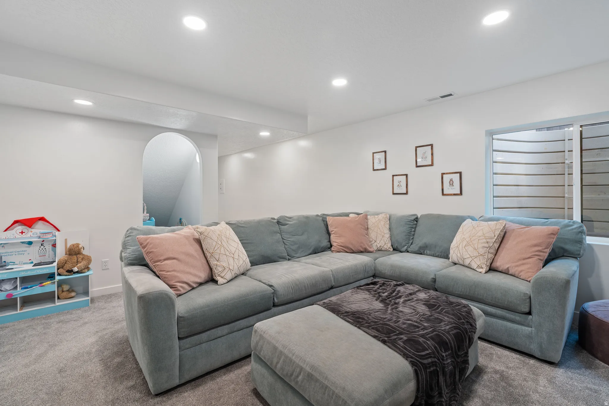 Basement Carpeted living area featuring recessed lighting and baseboards