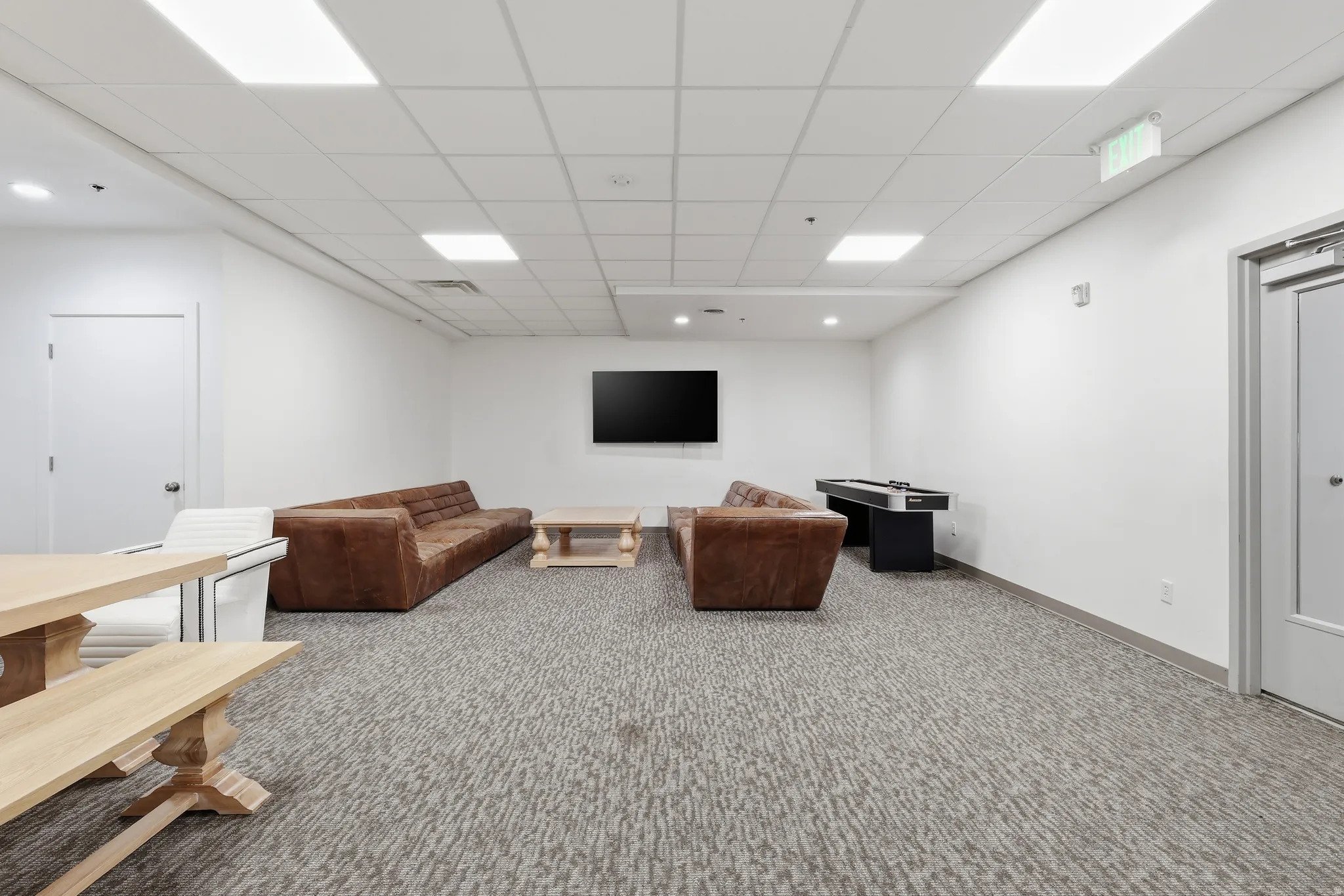 Club  room featuring carpet and a drop ceiling