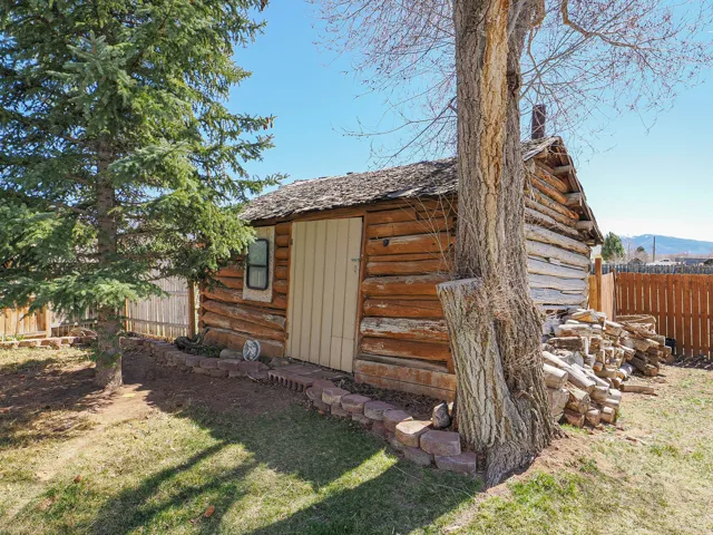 Nostalgic Log Cabin/Storage Shed