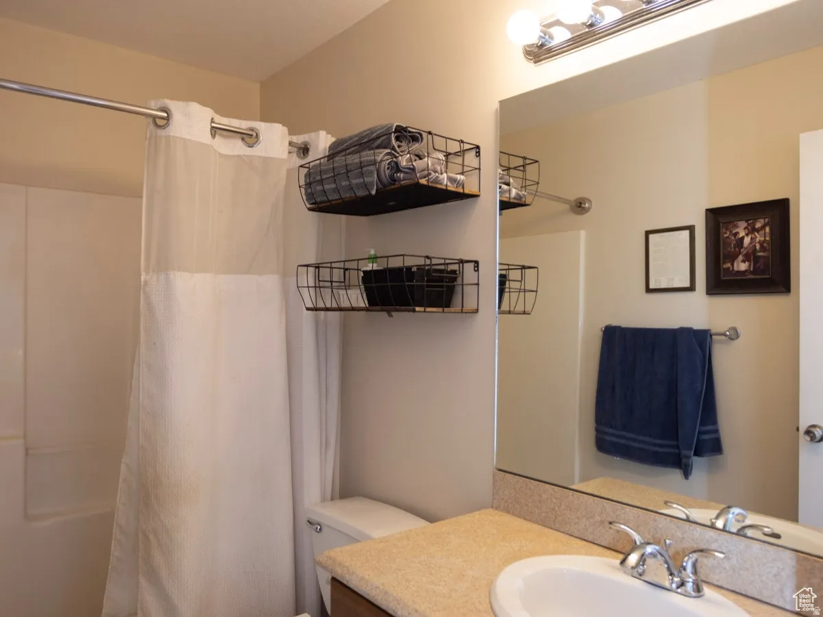 Bathroom with vanity and shower / bathtub combination with curtain