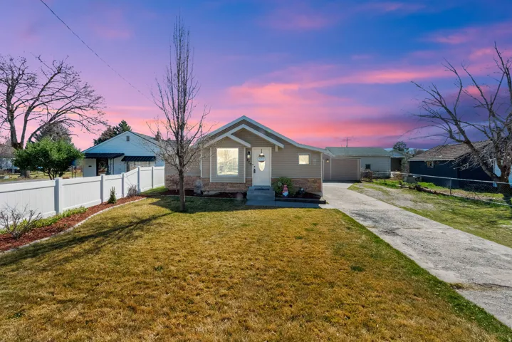 View of front facade featuring driveway and a garage