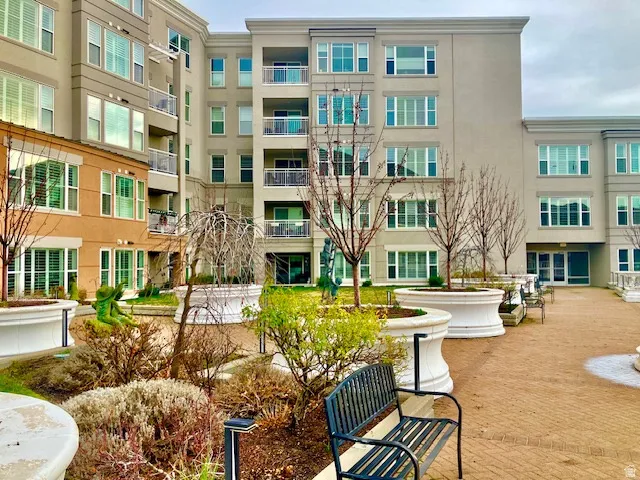 View of home's community