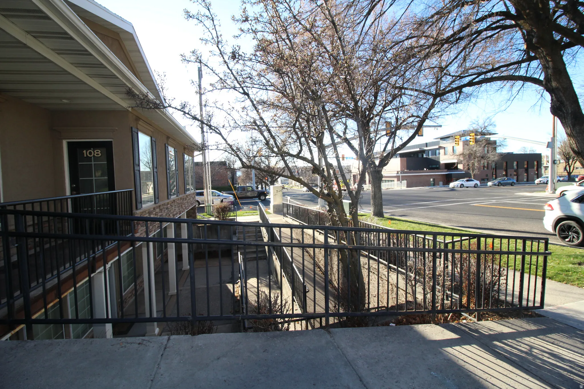 Sidewalk entry to ground level