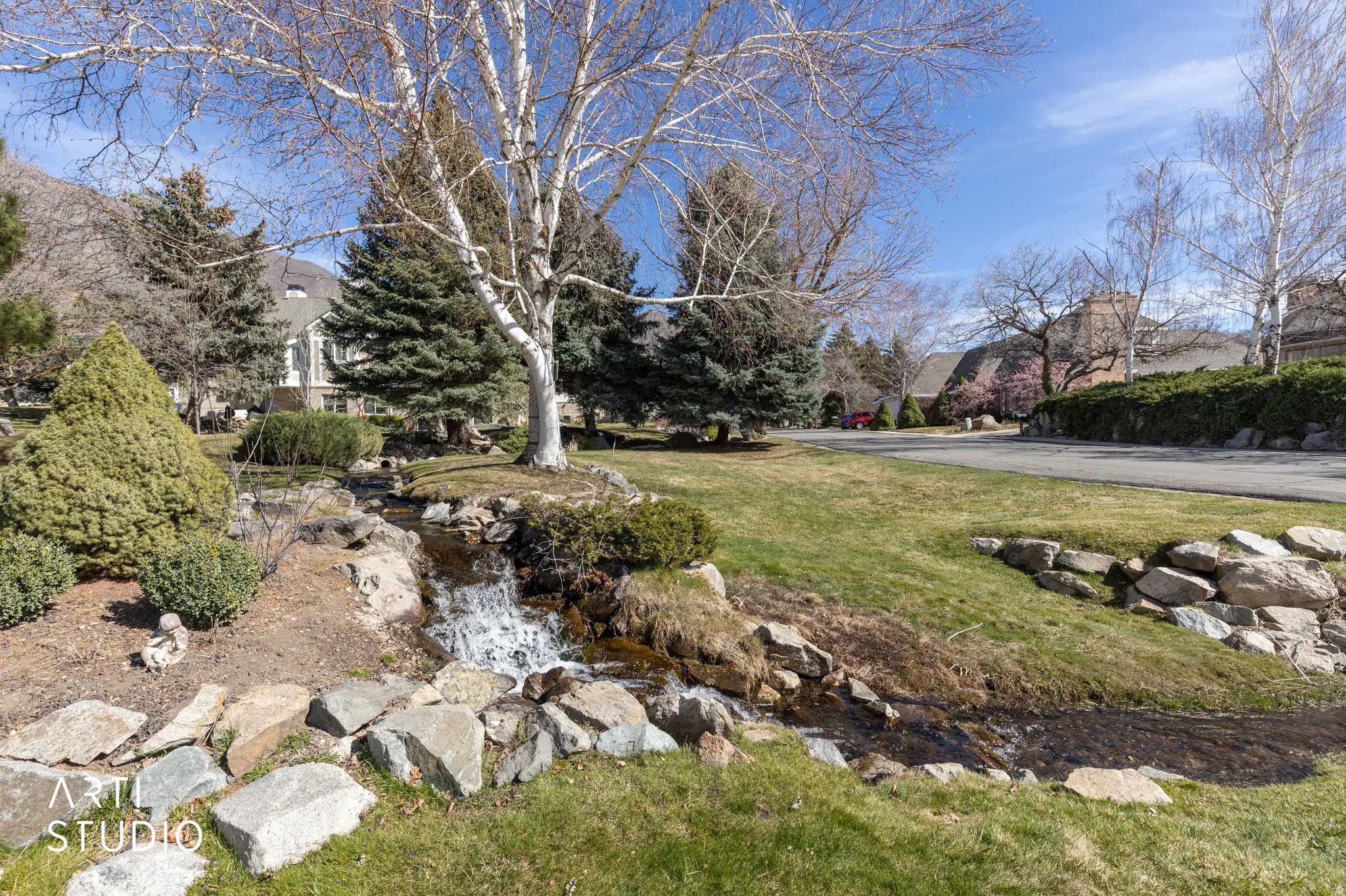 Creek and common area are just a slight walk away.