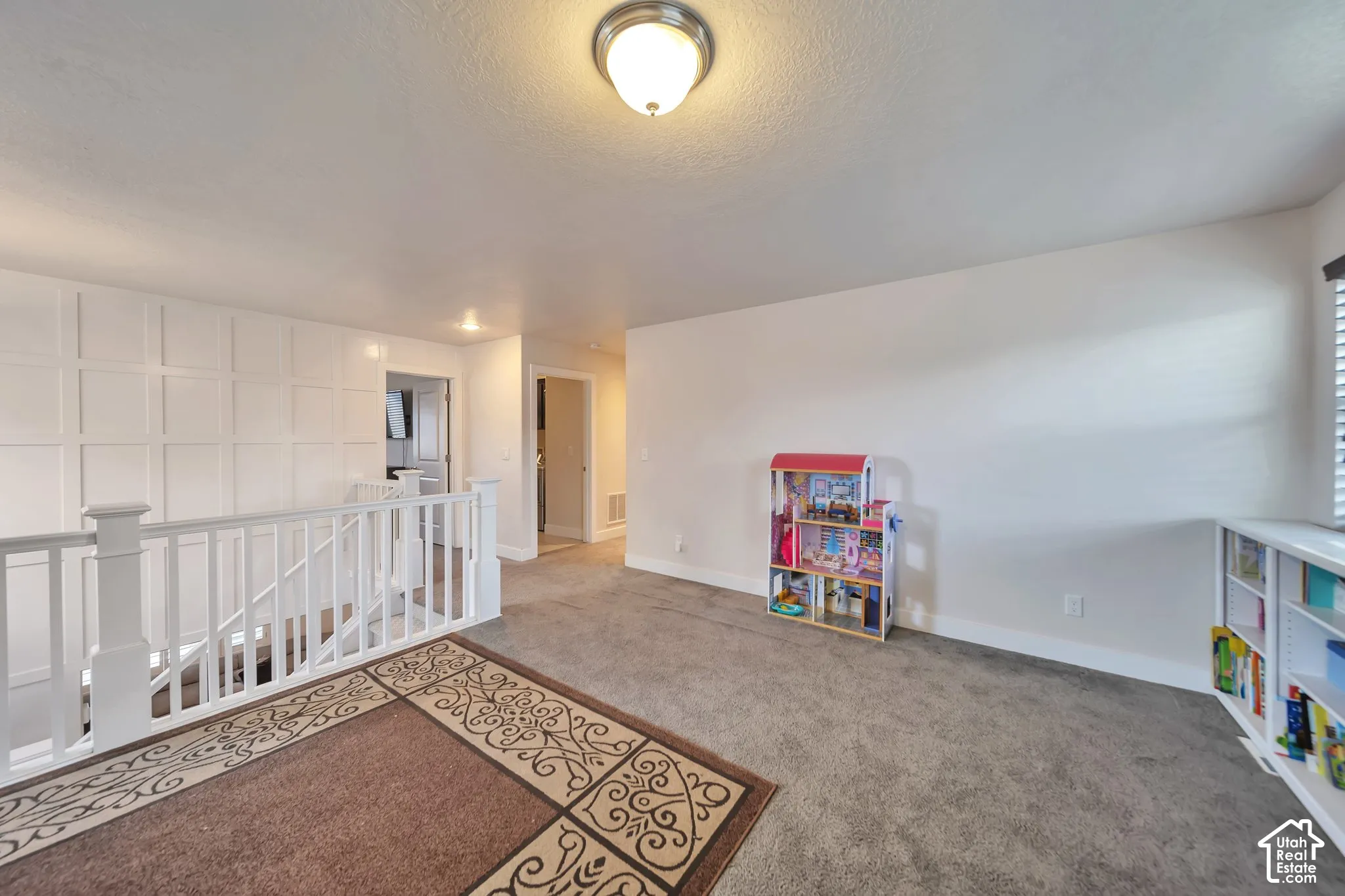 2nd floor family room/play area