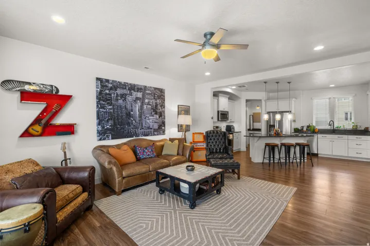 Living area featuring ceiling fan, dark wood-style flooring, recessed lighting, and a textured ceiling