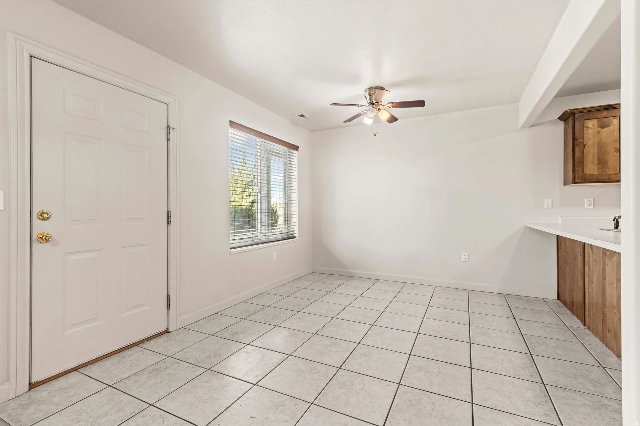 Entrance foyer featuring a ceiling fan and light tile patterned floors
