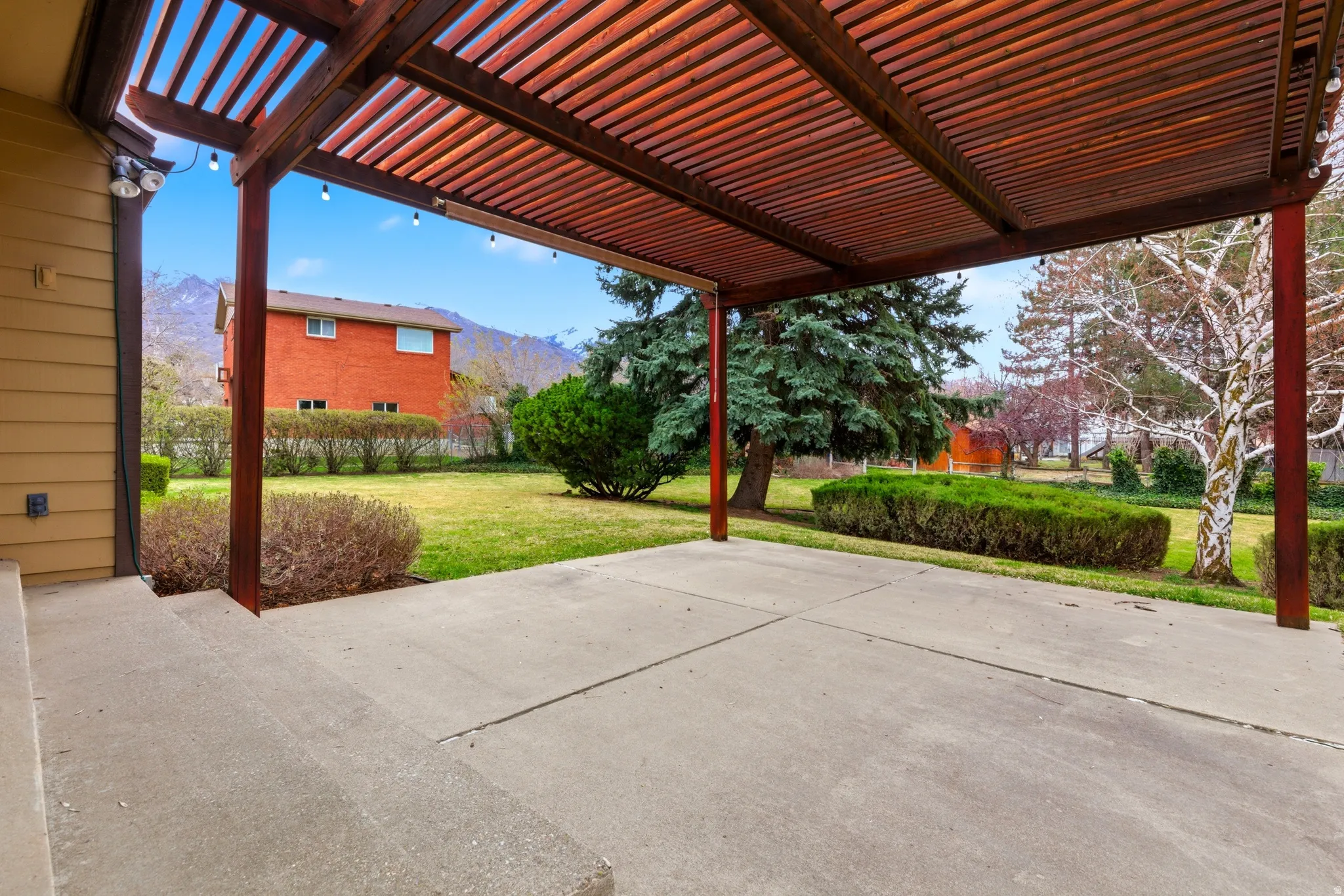 View of patio featuring a pergola and a mountain view