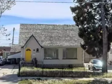 View of front facade with a fenced front yard