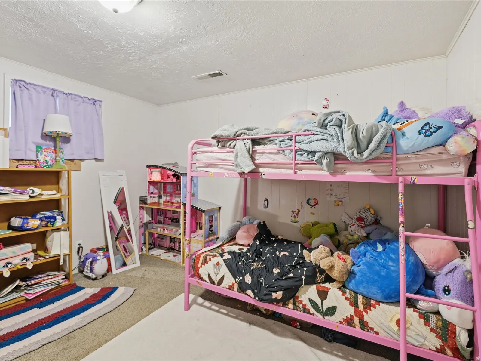Bedroom with a textured ceiling
