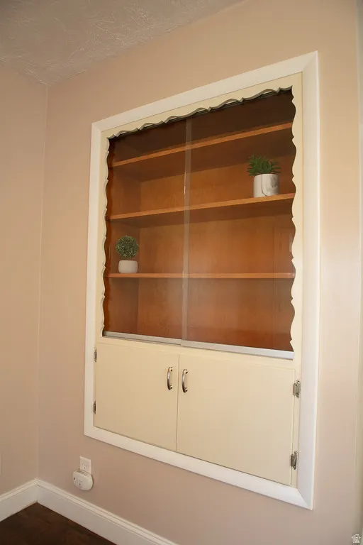 Built in shelves in the dining area-great to store china