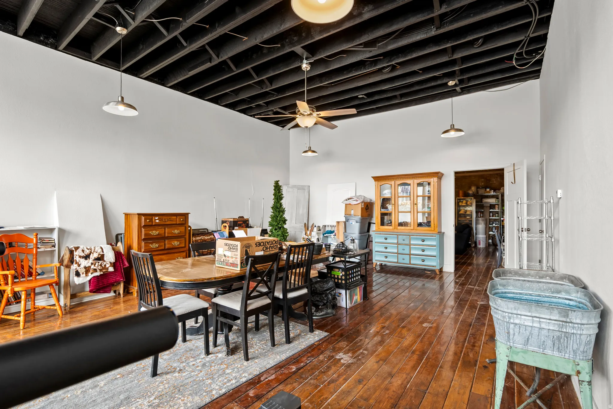 Retail / office space - main floor.