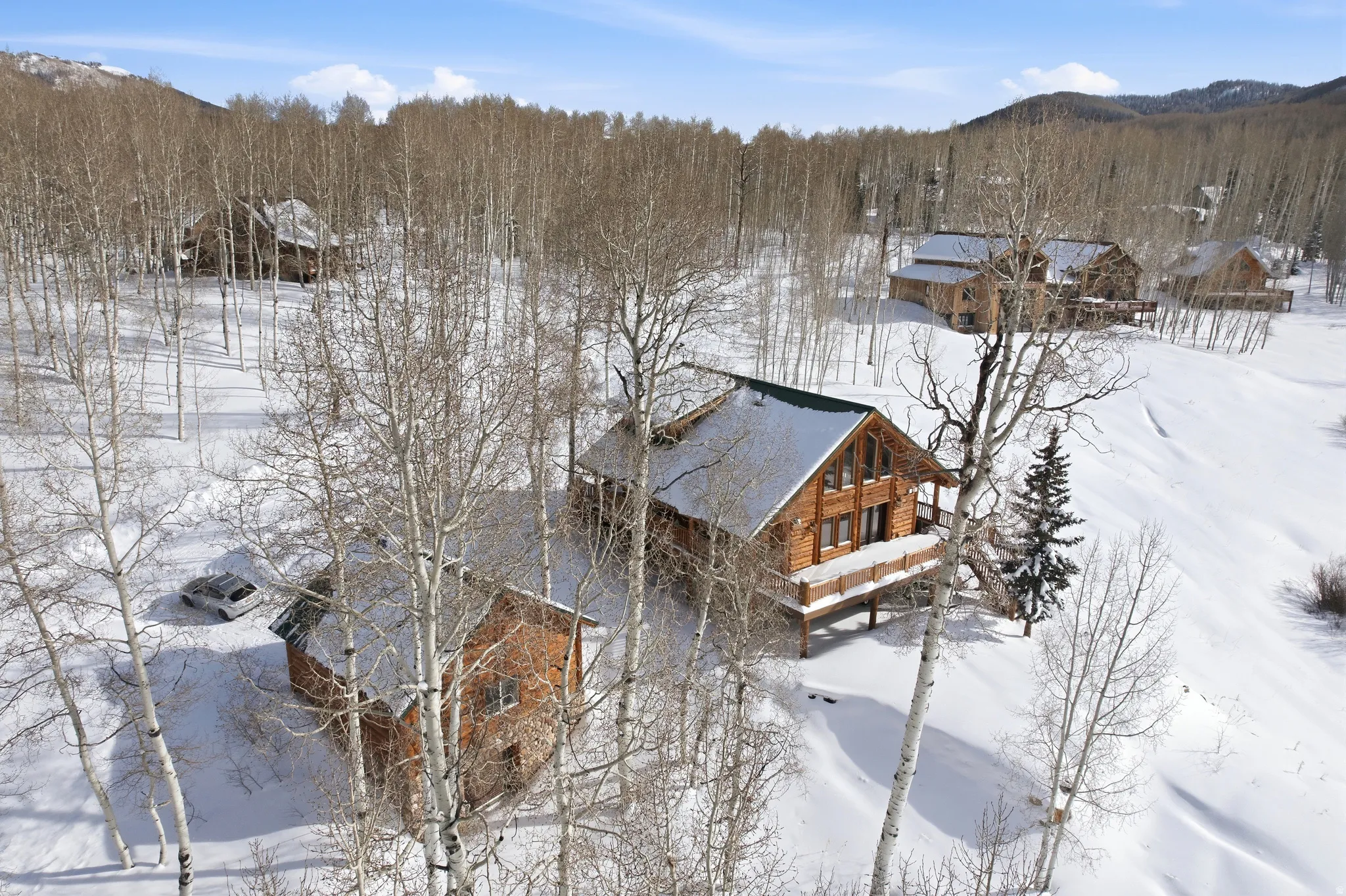 Snowy aerial view featuring a mountain view