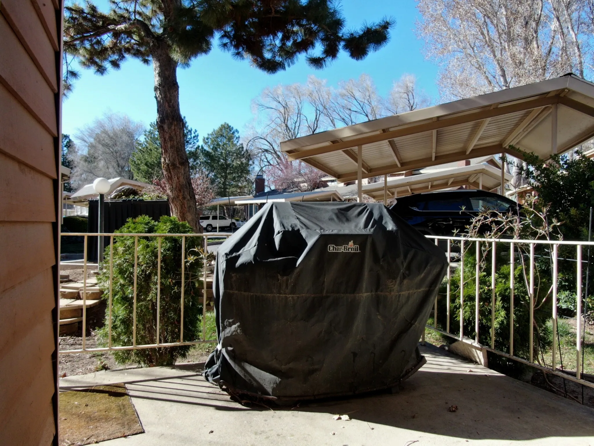 View of patio / terrace with area for grilling