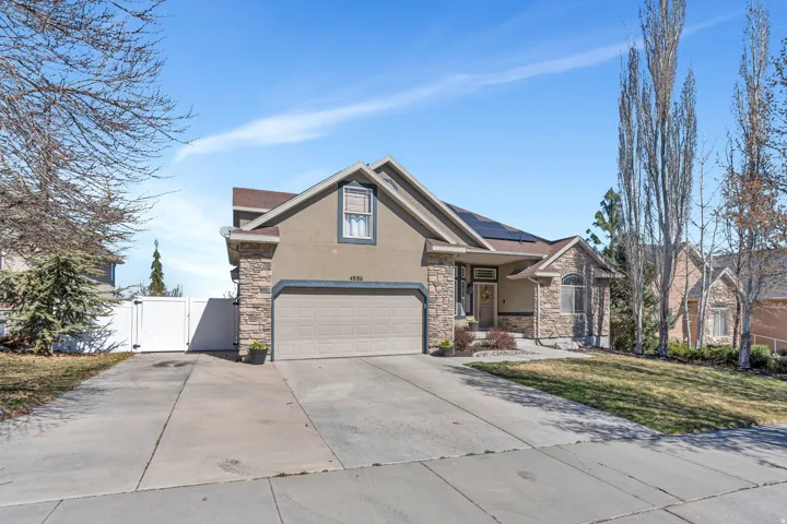 Extra side parking with gate to backyard