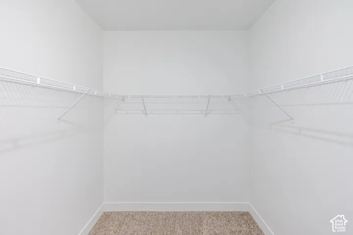 Integrated wire shelving system with white finish