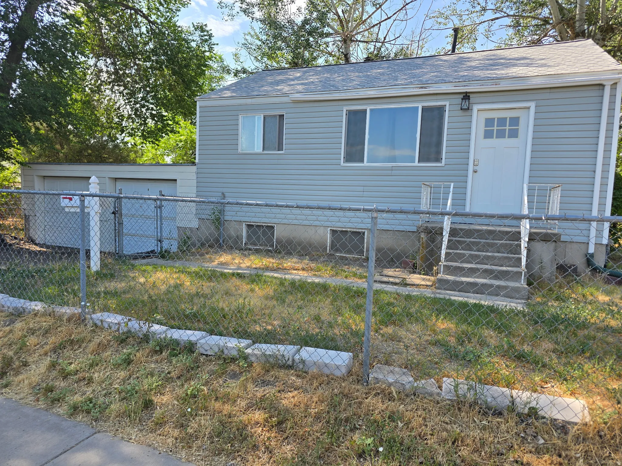 View of front facade with a shingled roof