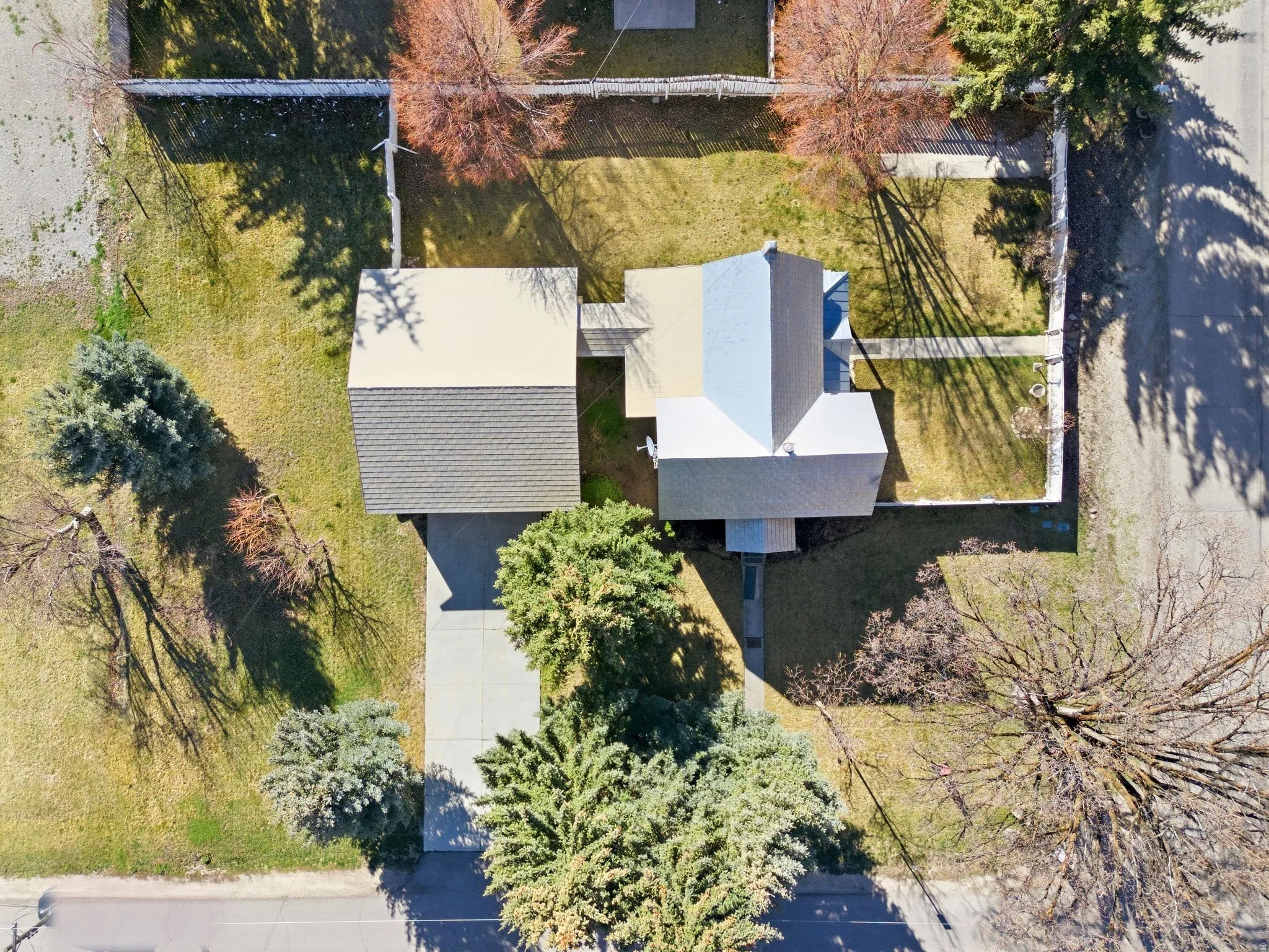 Aerial view of property and surrounding area