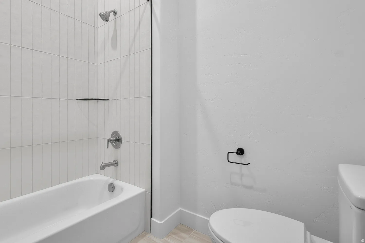 Full bathroom with toilet and shower / washtub combination