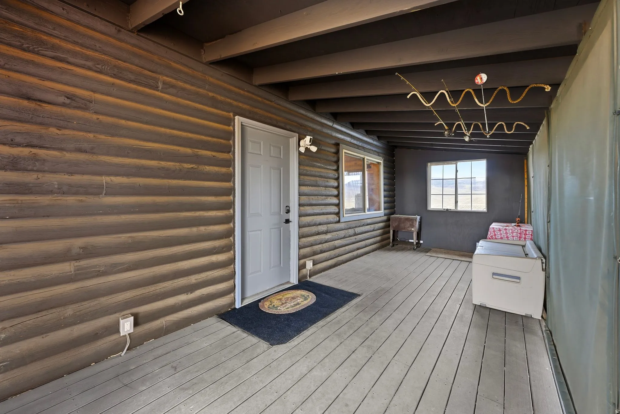 Deck with washer / clothes dryer