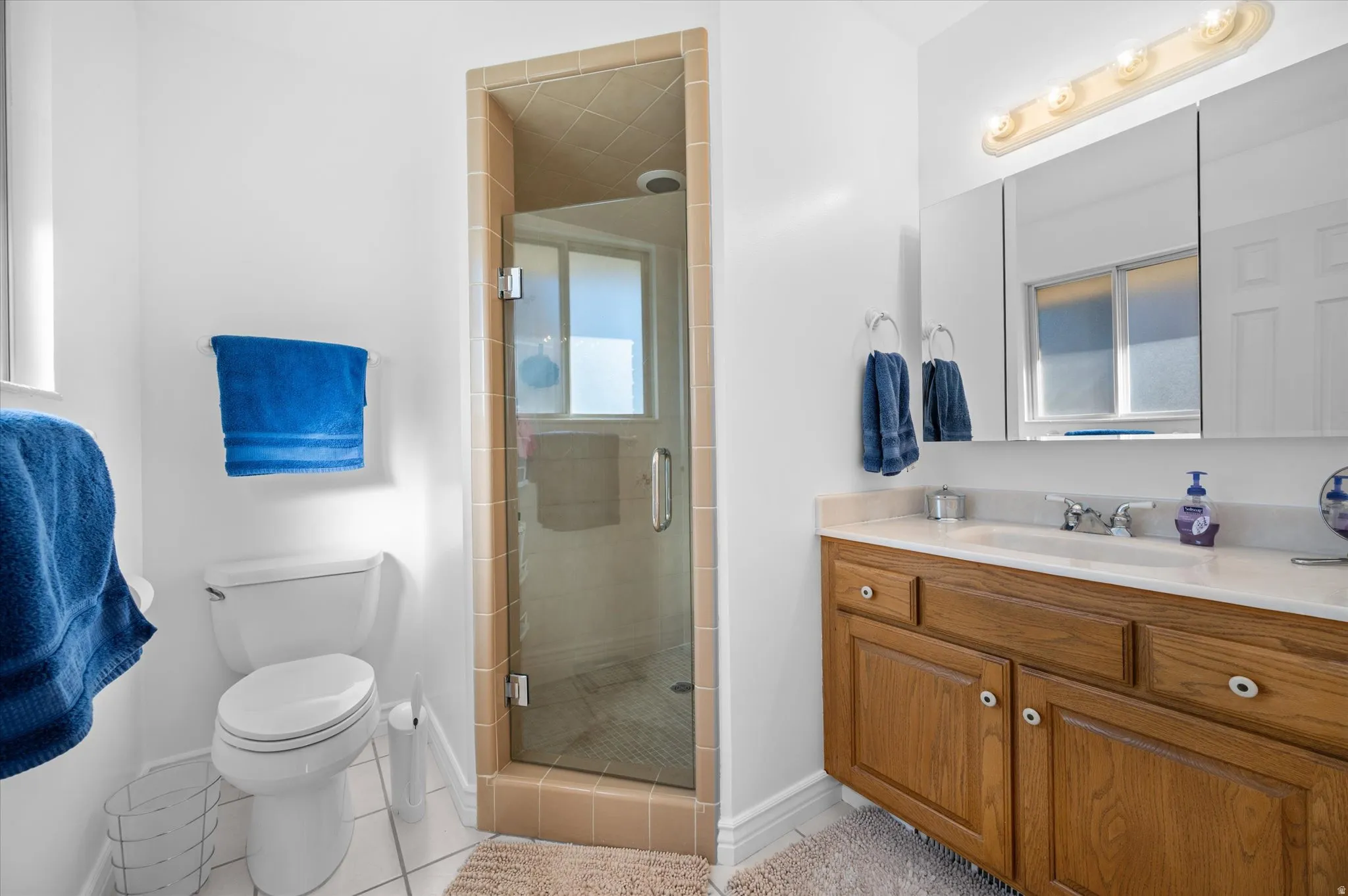 Primary en suite bathroom