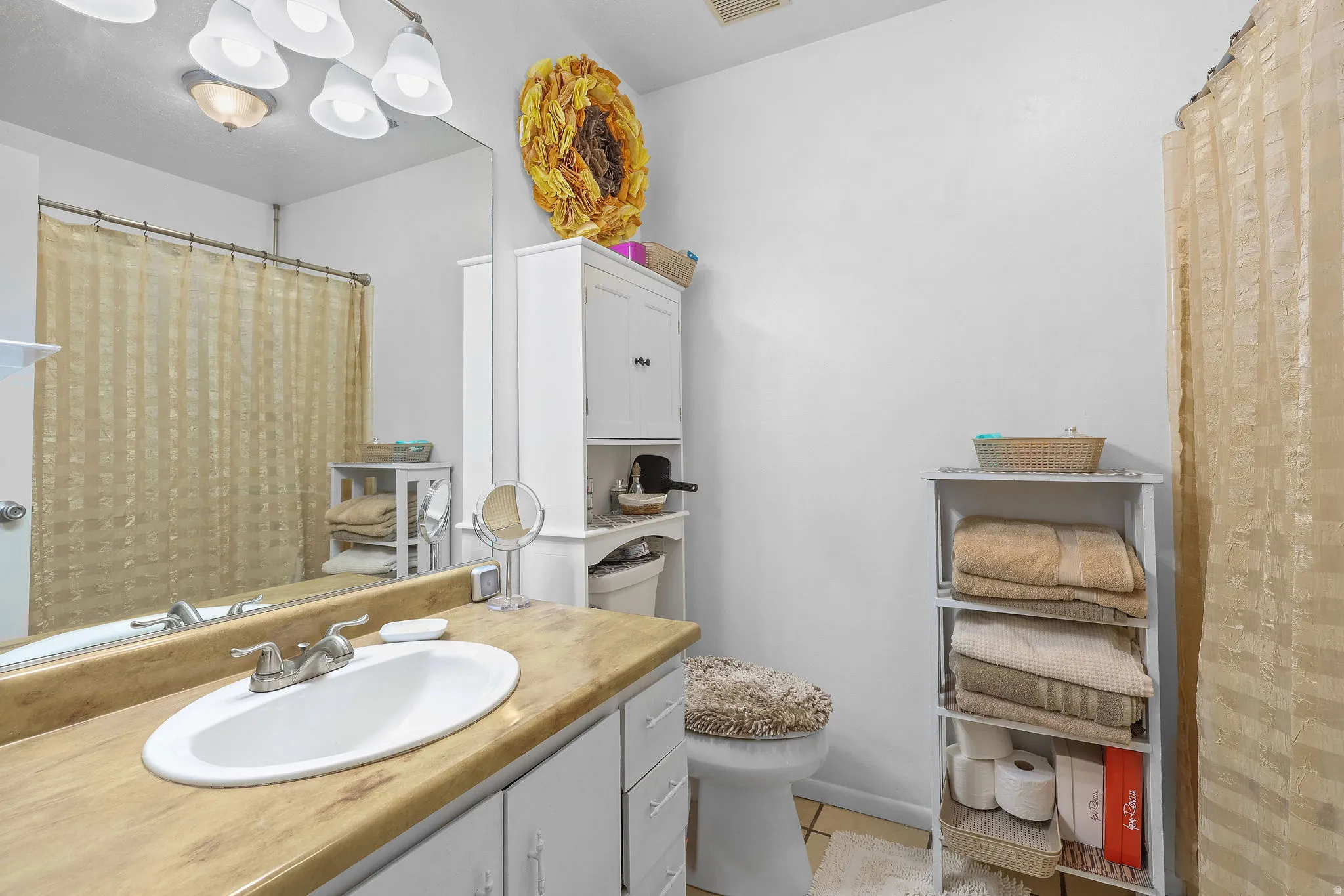 Full Bathroom upstairs