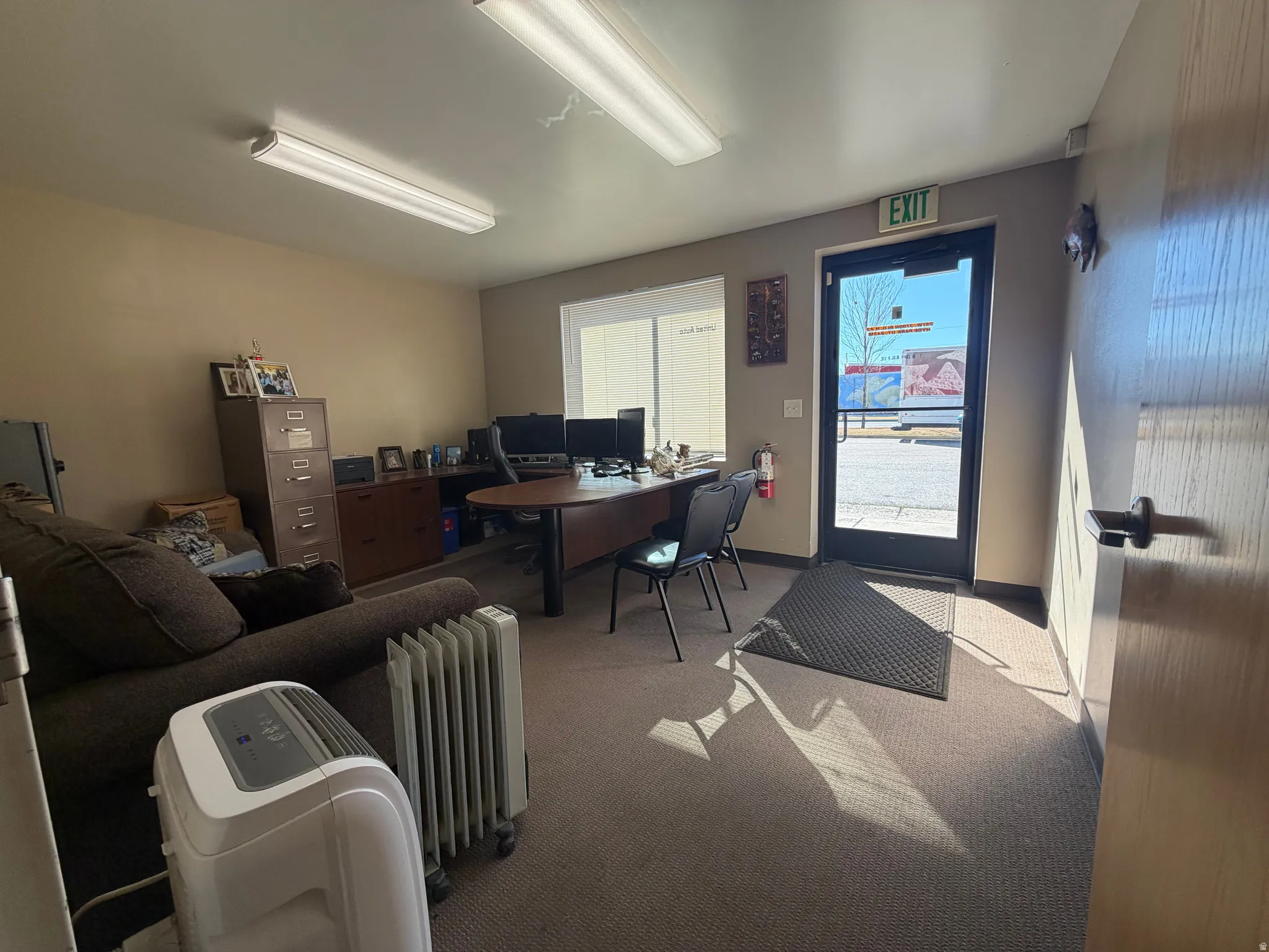 Office with radiator heating unit