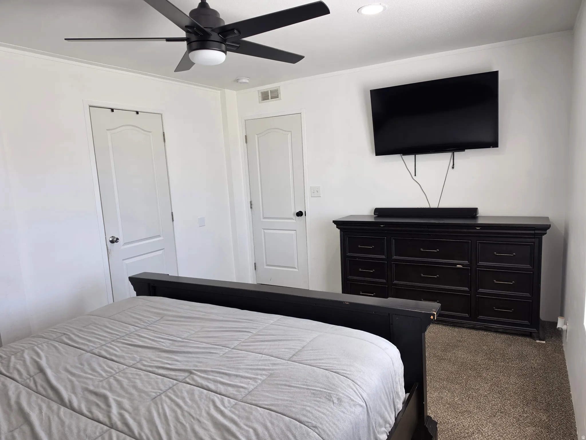 Bedroom featuring carpet floors and ceiling fan