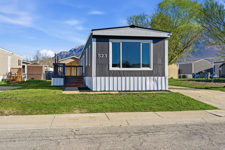 Manufactured / mobile home featuring a front lawn and a mountain view