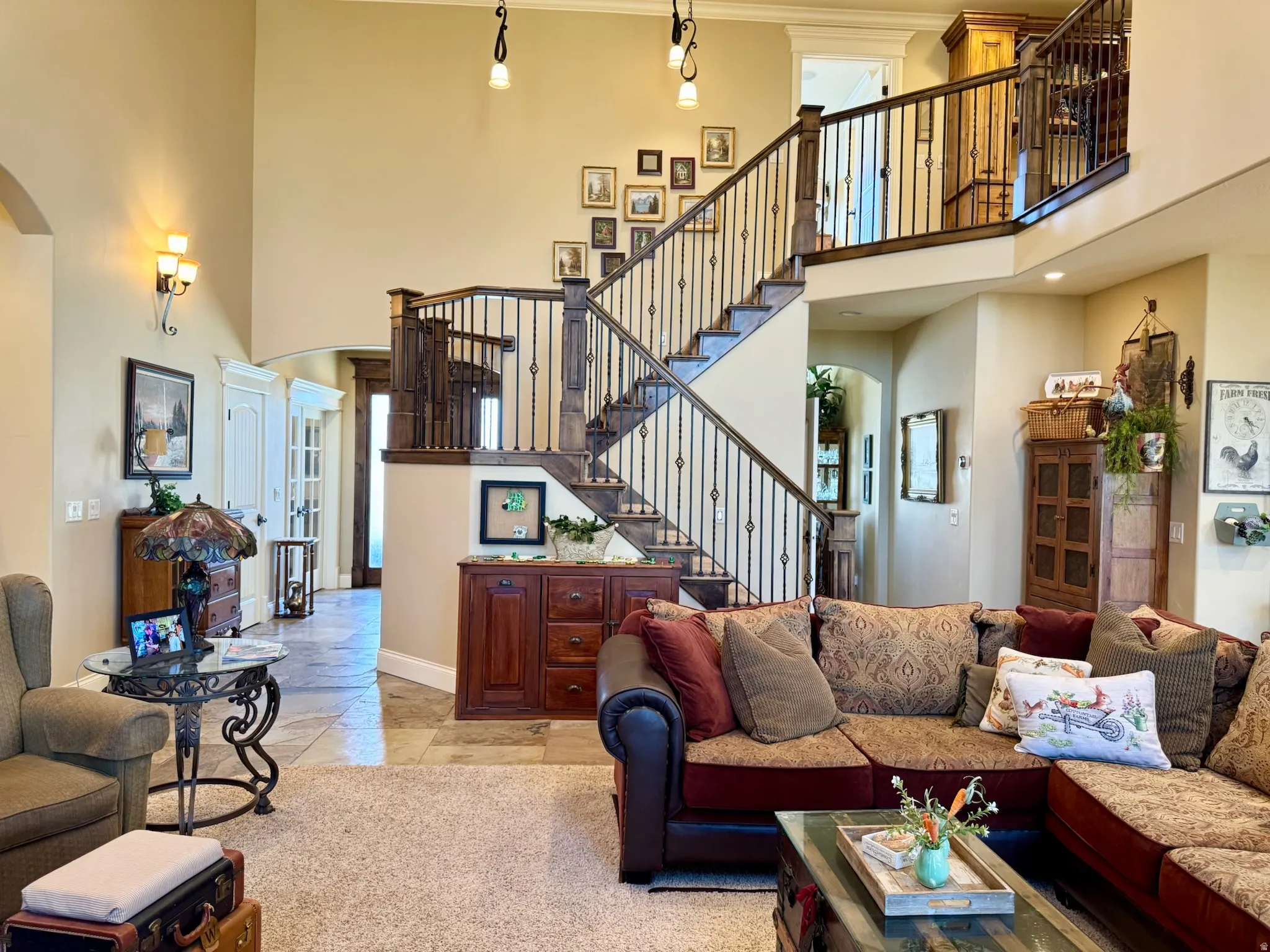 Living room featuring arched walkways and a high ceiling
