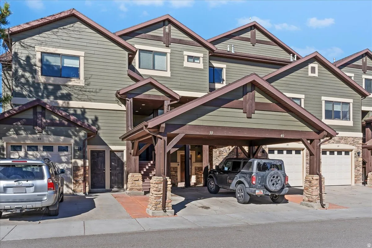 Craftsman house featuring stone siding