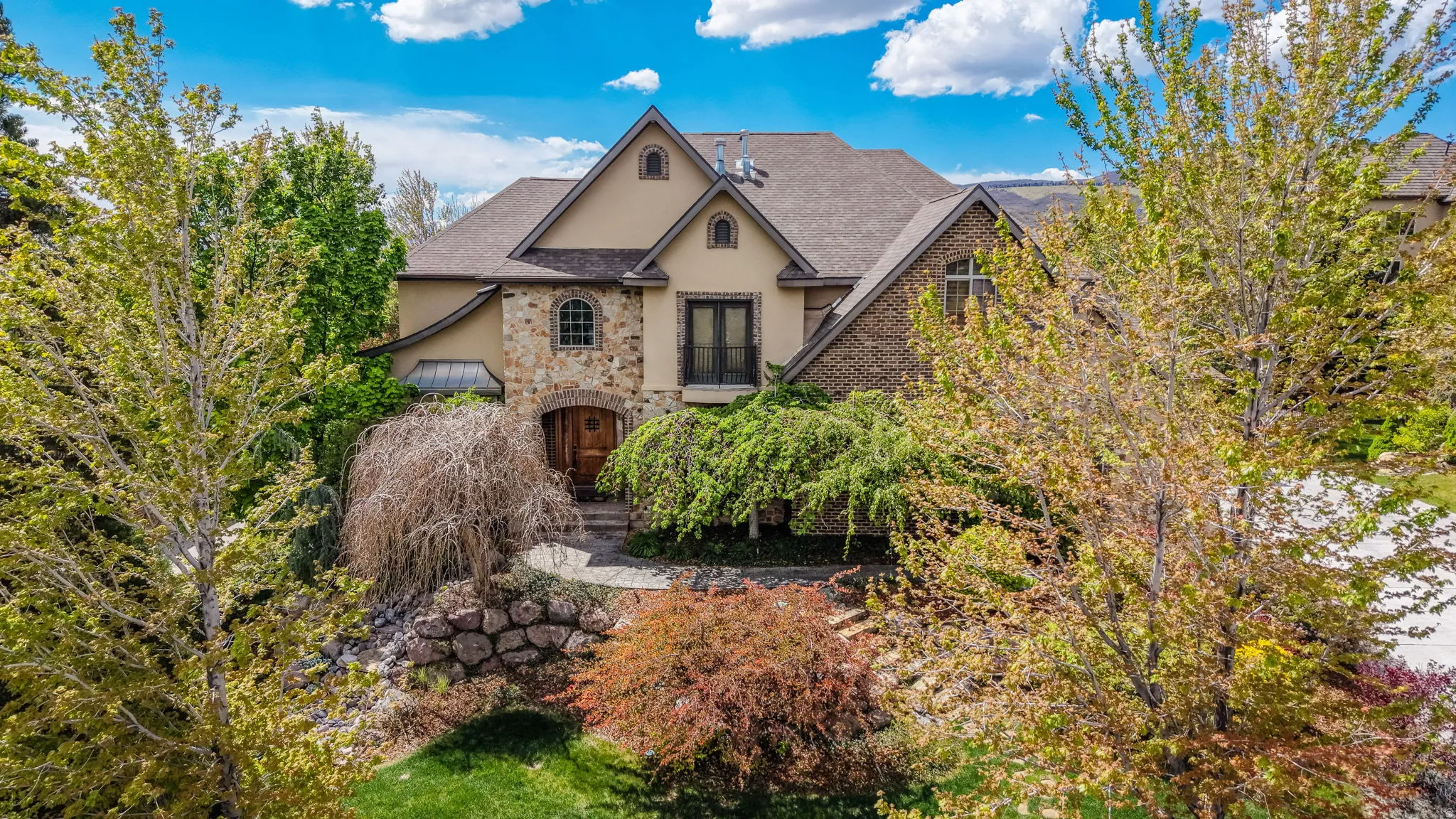 View of front of property with stucco siding and stone siding