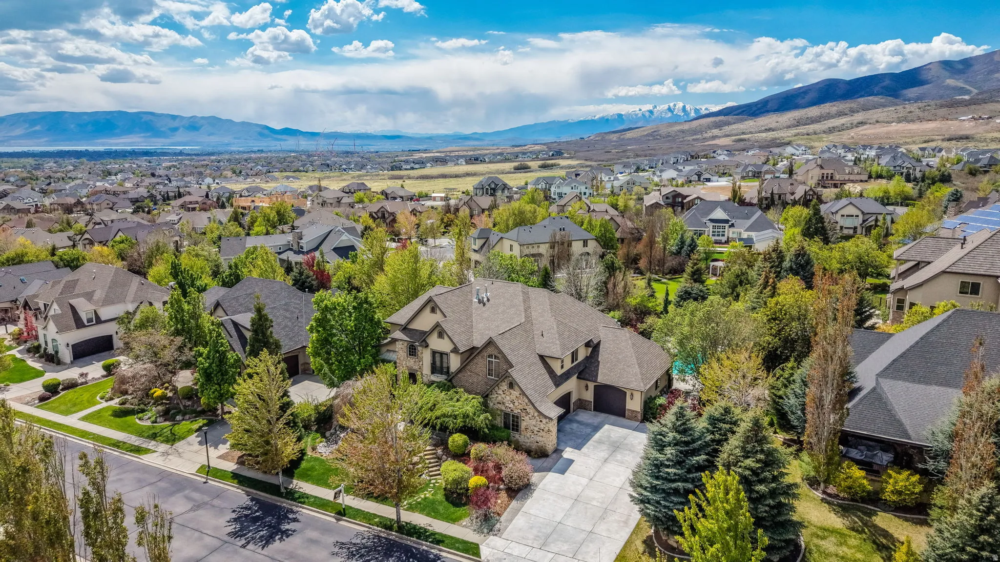 Aerial view of residential area featuring a mountain backdrop