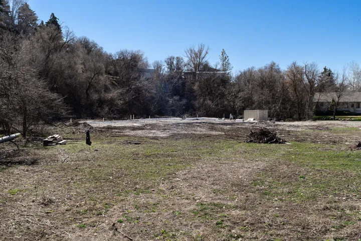 Flat and easy to build lot
