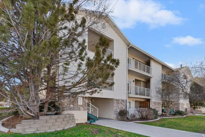 View of apartment building / complex