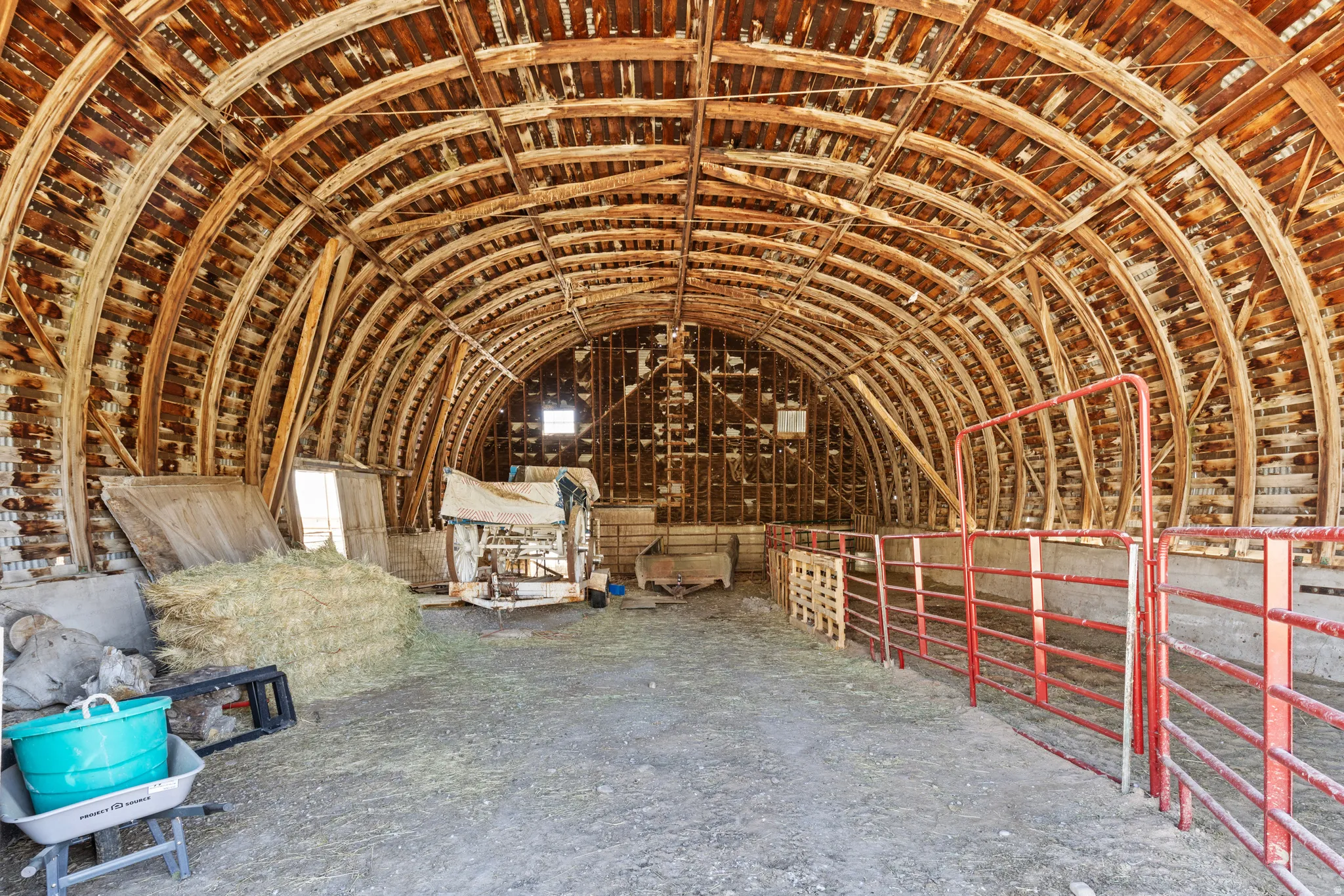 Misc room with a barrel ceiling