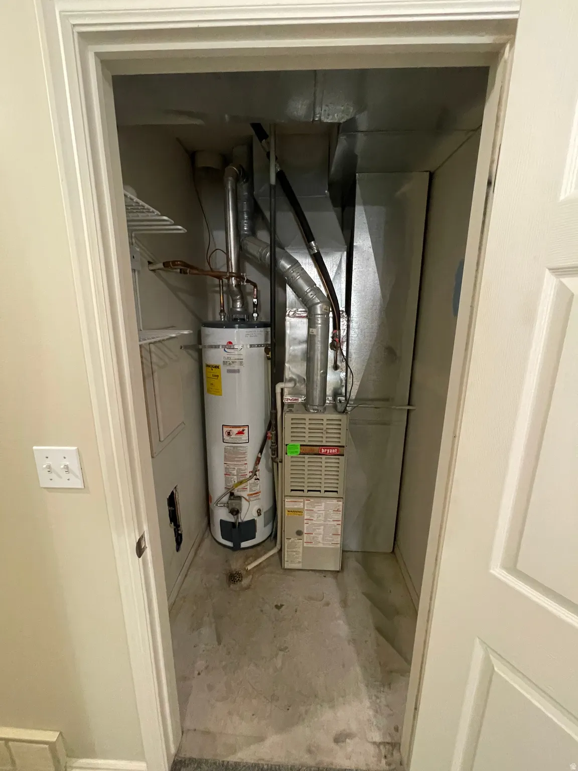 Utility room featuring gas water heater
