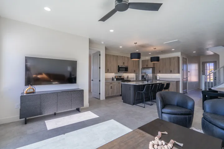 Living area featuring recessed lighting and ceiling fan
