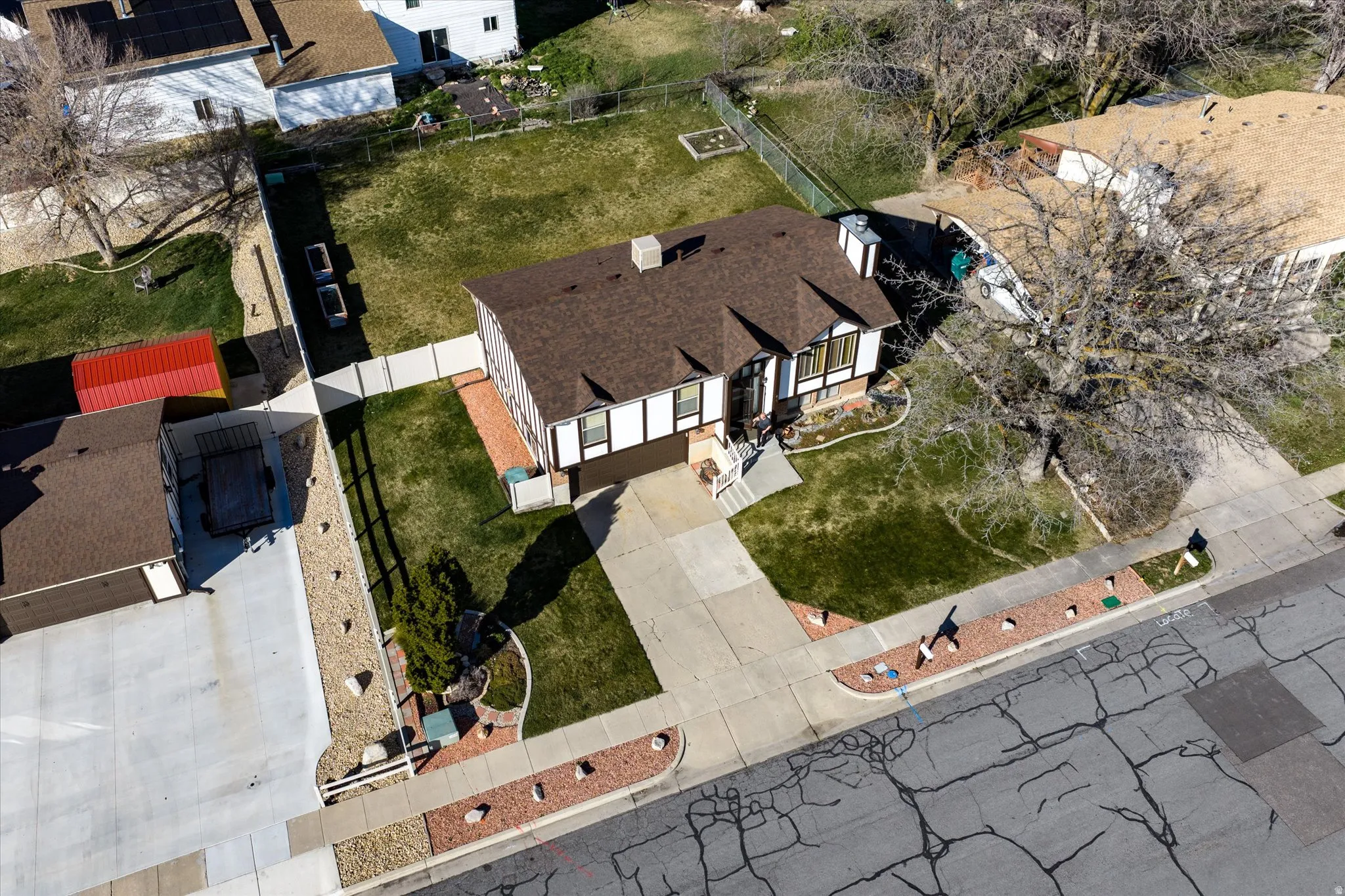 Aerial view of property and surrounding area