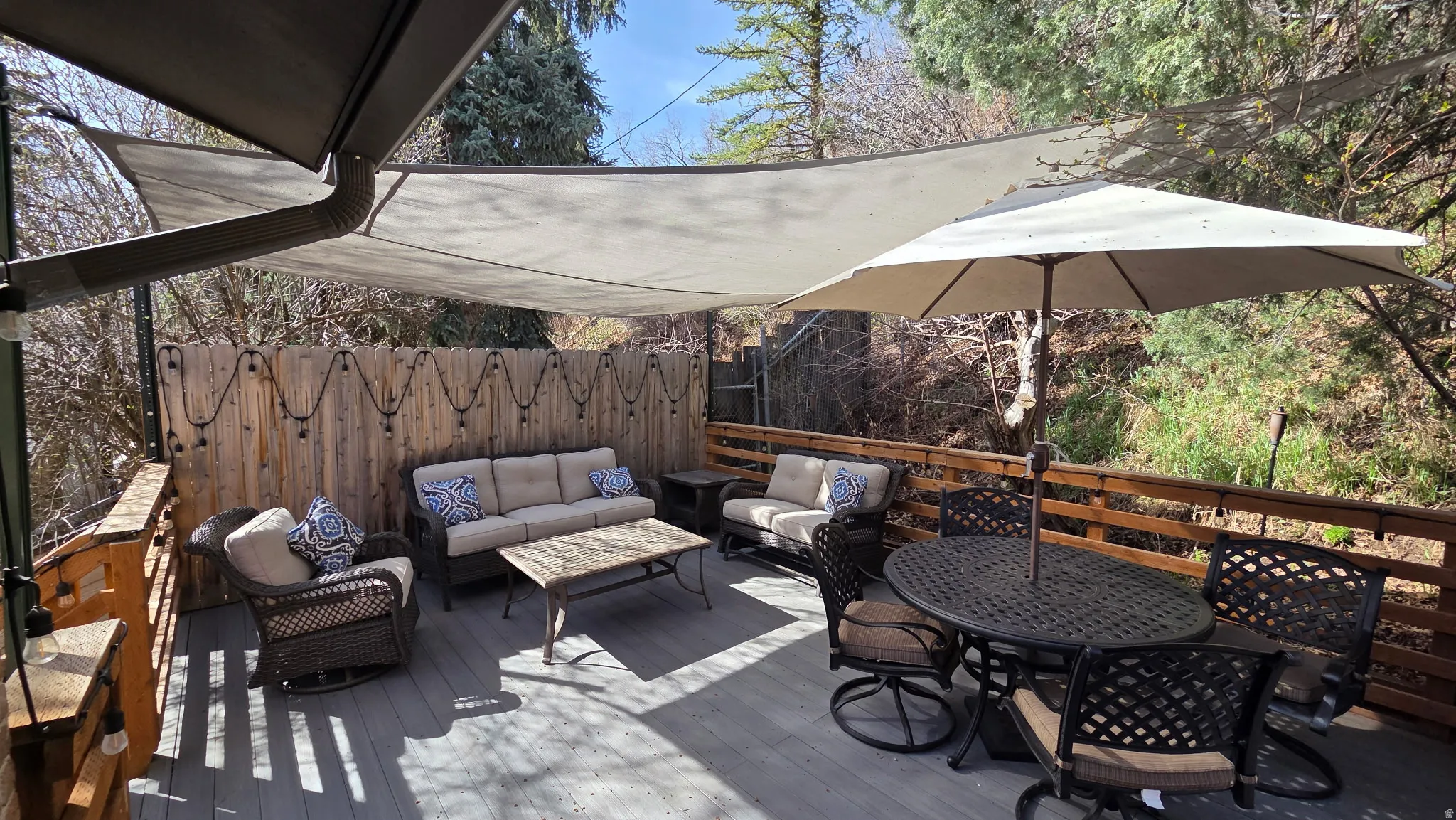 Deck with an outdoor living / dining area