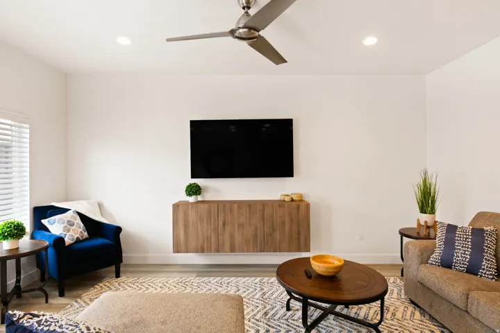 Living area with wood finished floors, ceiling fan, and recessed lighting