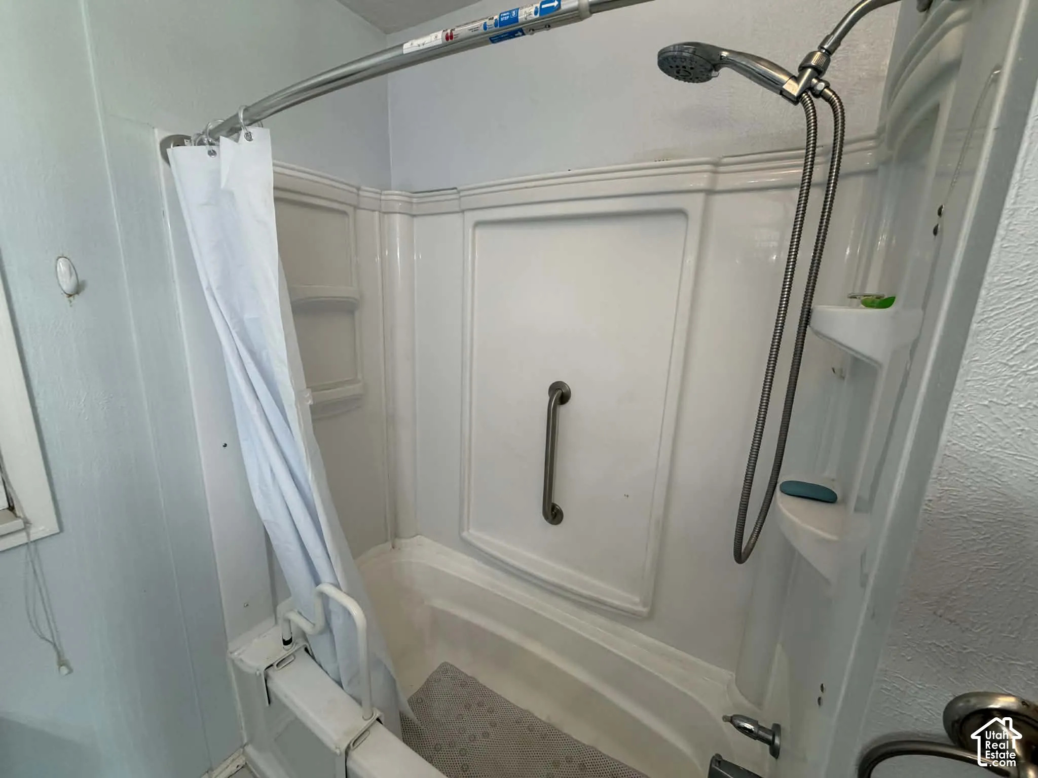 Full bathroom featuring a textured wall