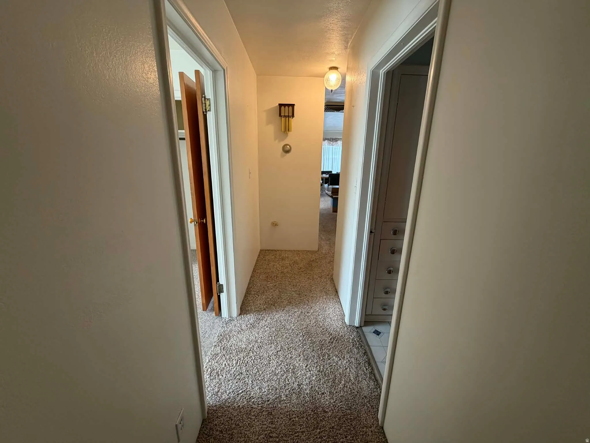 Corridor with light carpet