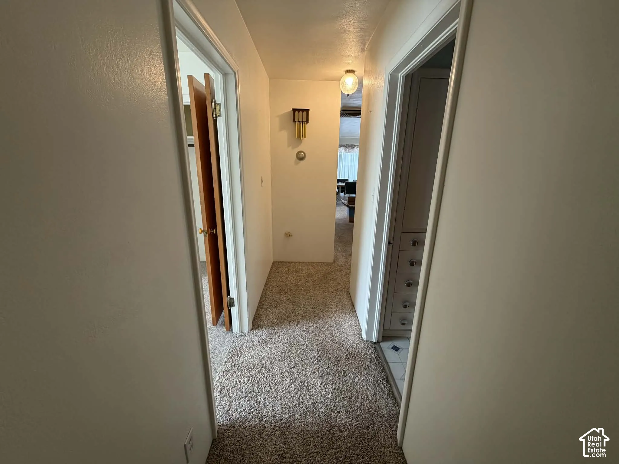 Corridor with light carpet