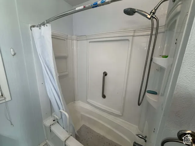 Full bathroom featuring a textured wall