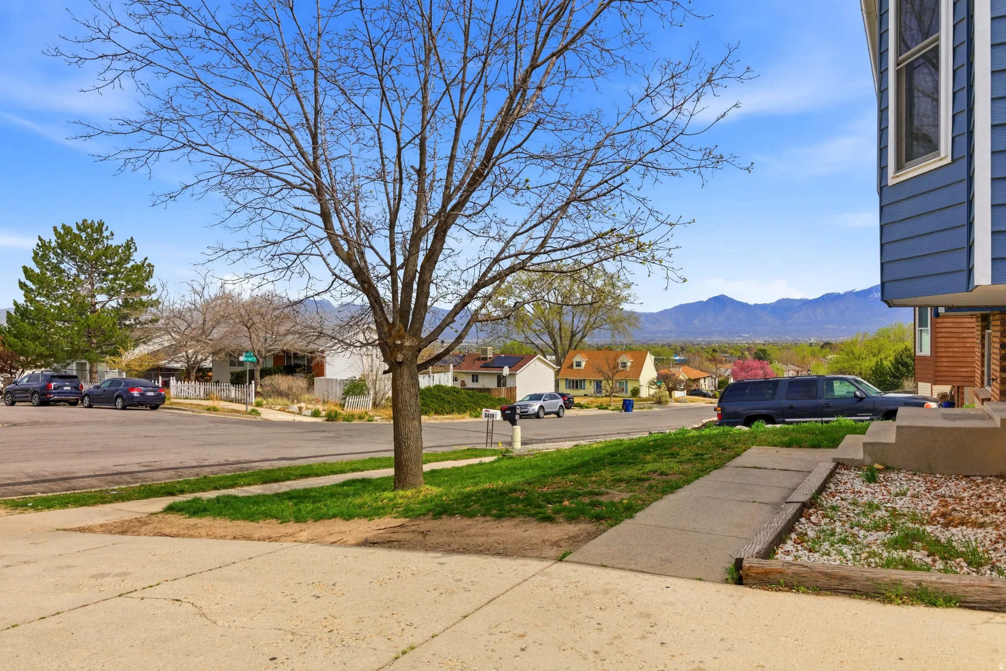 View of yard featuring a mountain view