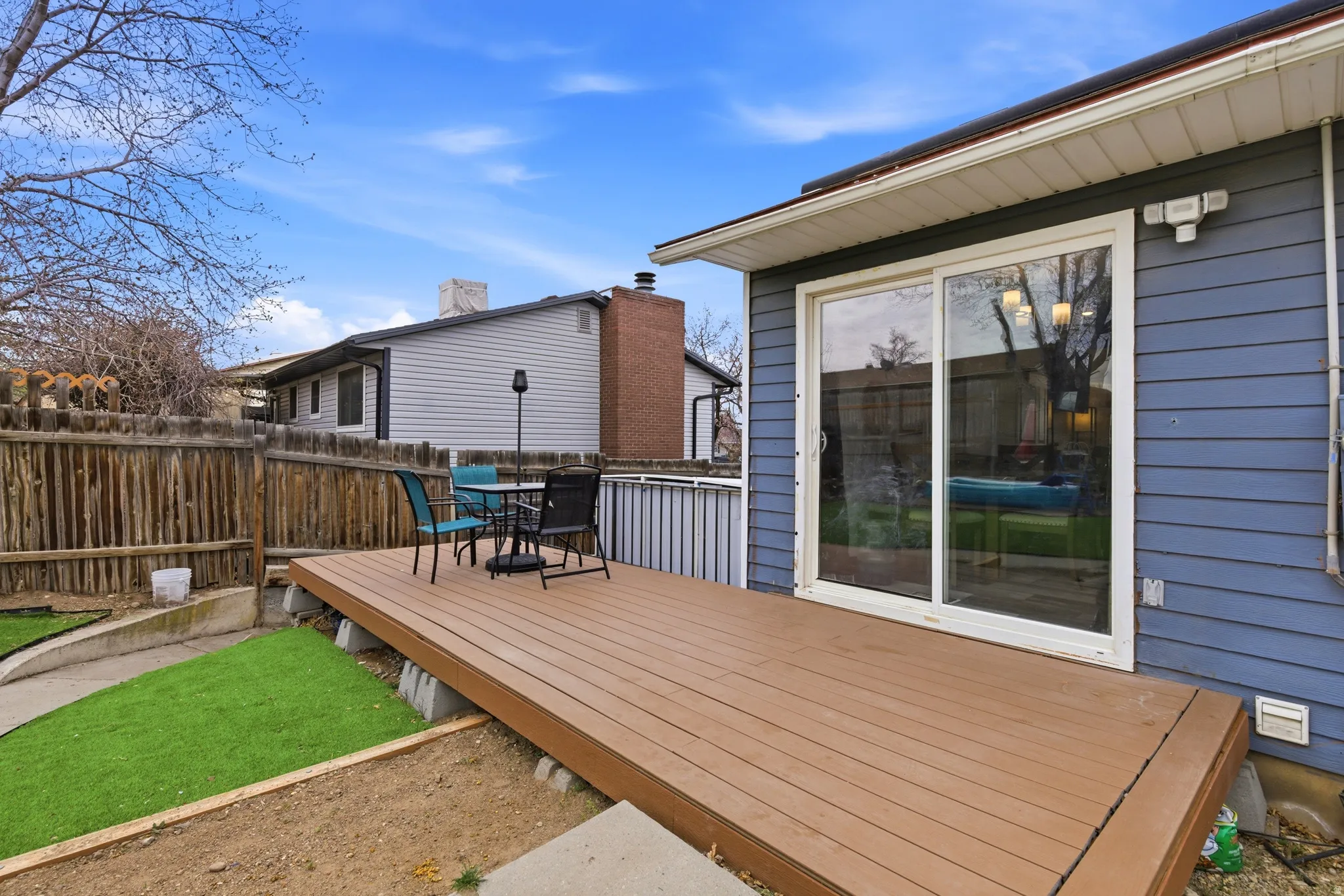 Trex deck with outdoor dining space