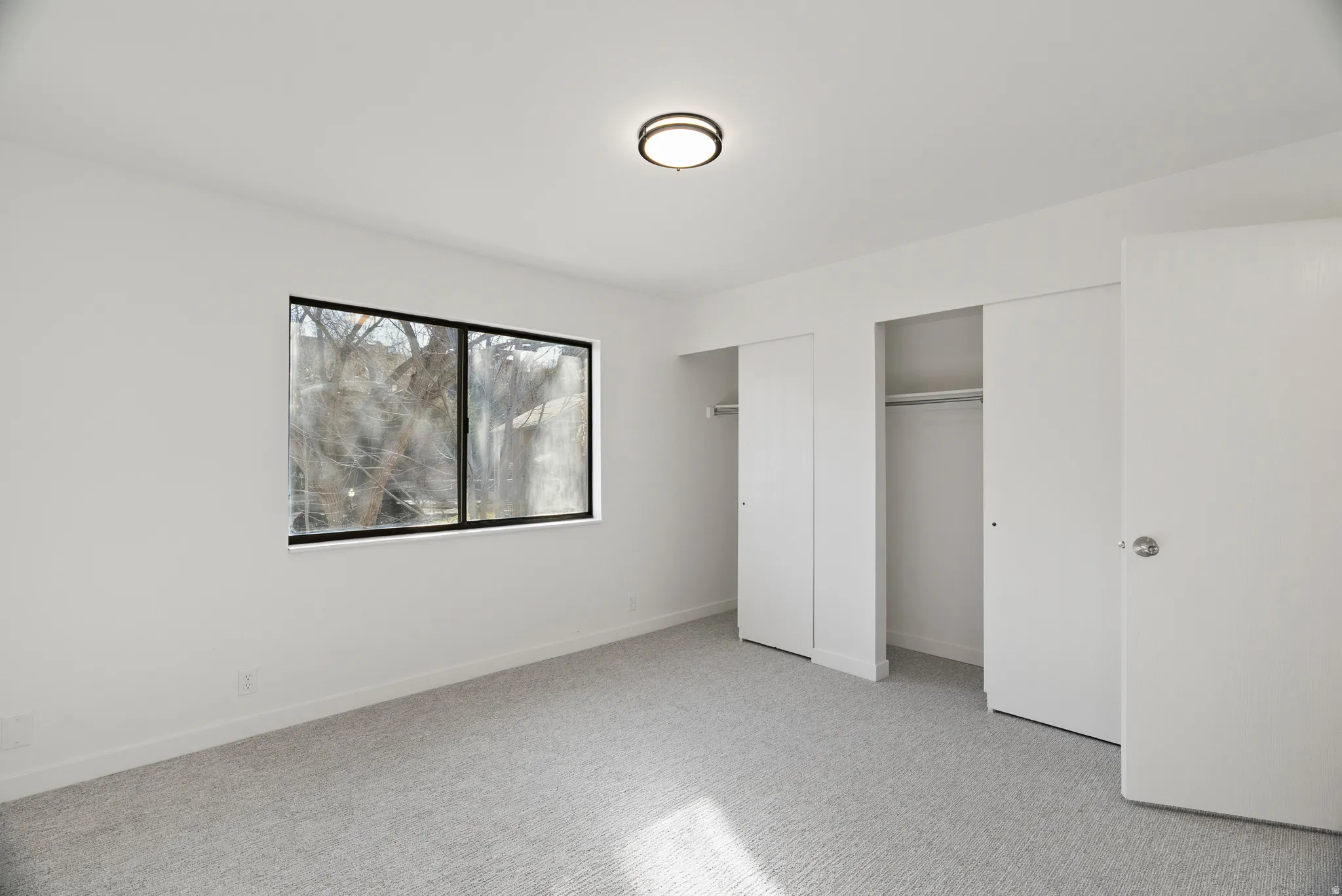 Bedroom showing the closet