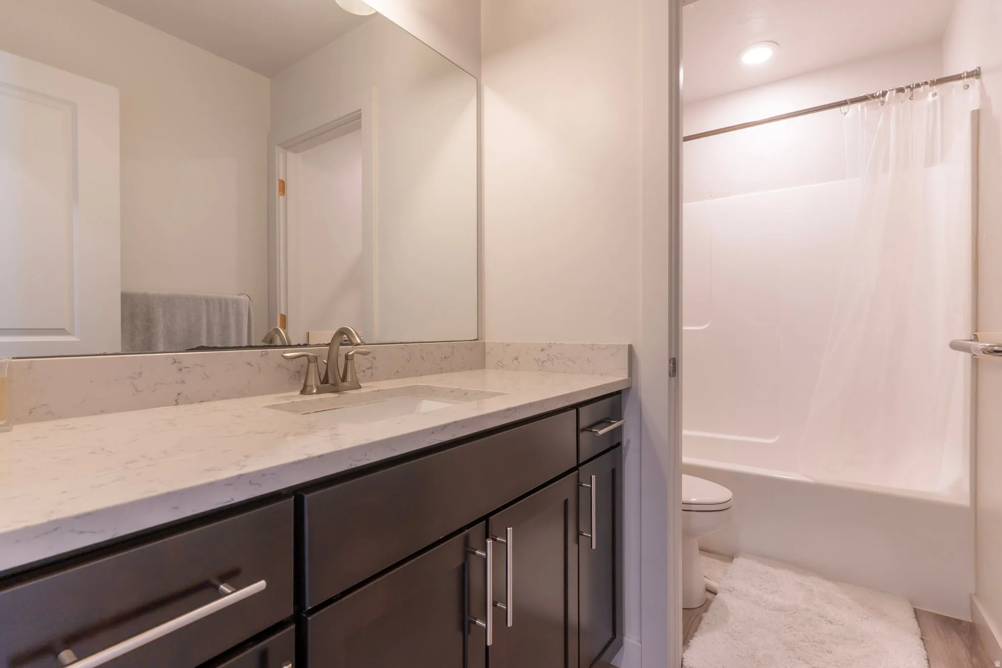 Bathroom with vanity and shower / bathtub combination with curtain