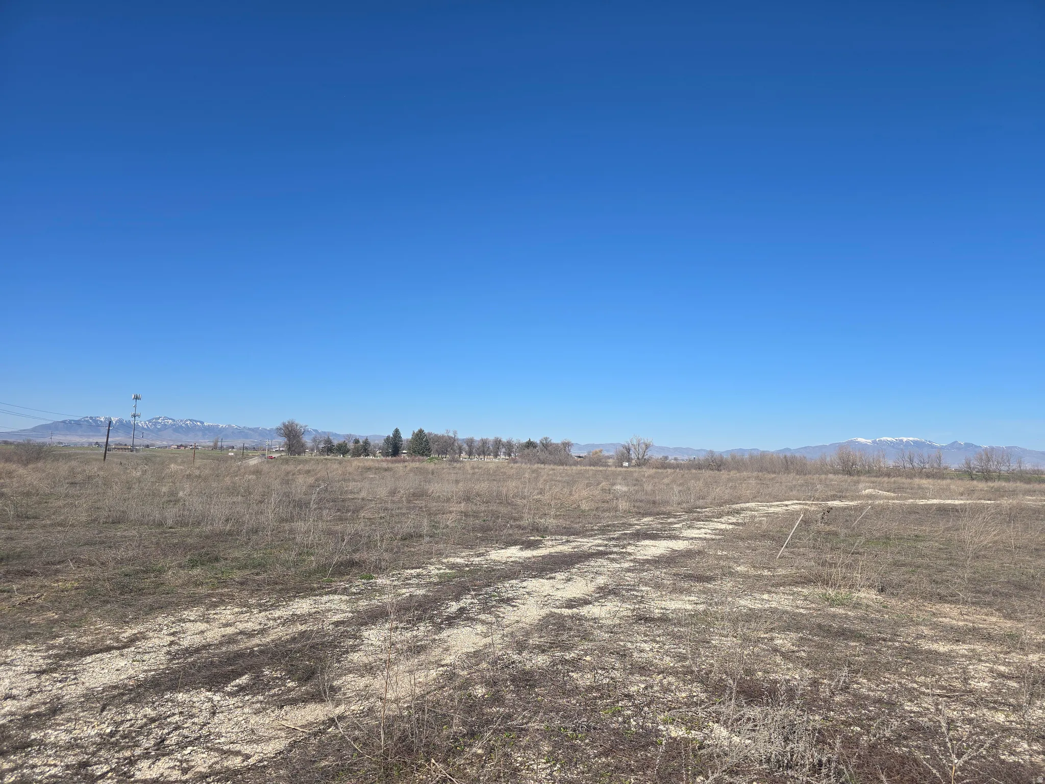 View of local wilderness with rural landscape and a mountain backdrop